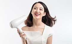 吸粉嫩插乳头公车内射教练